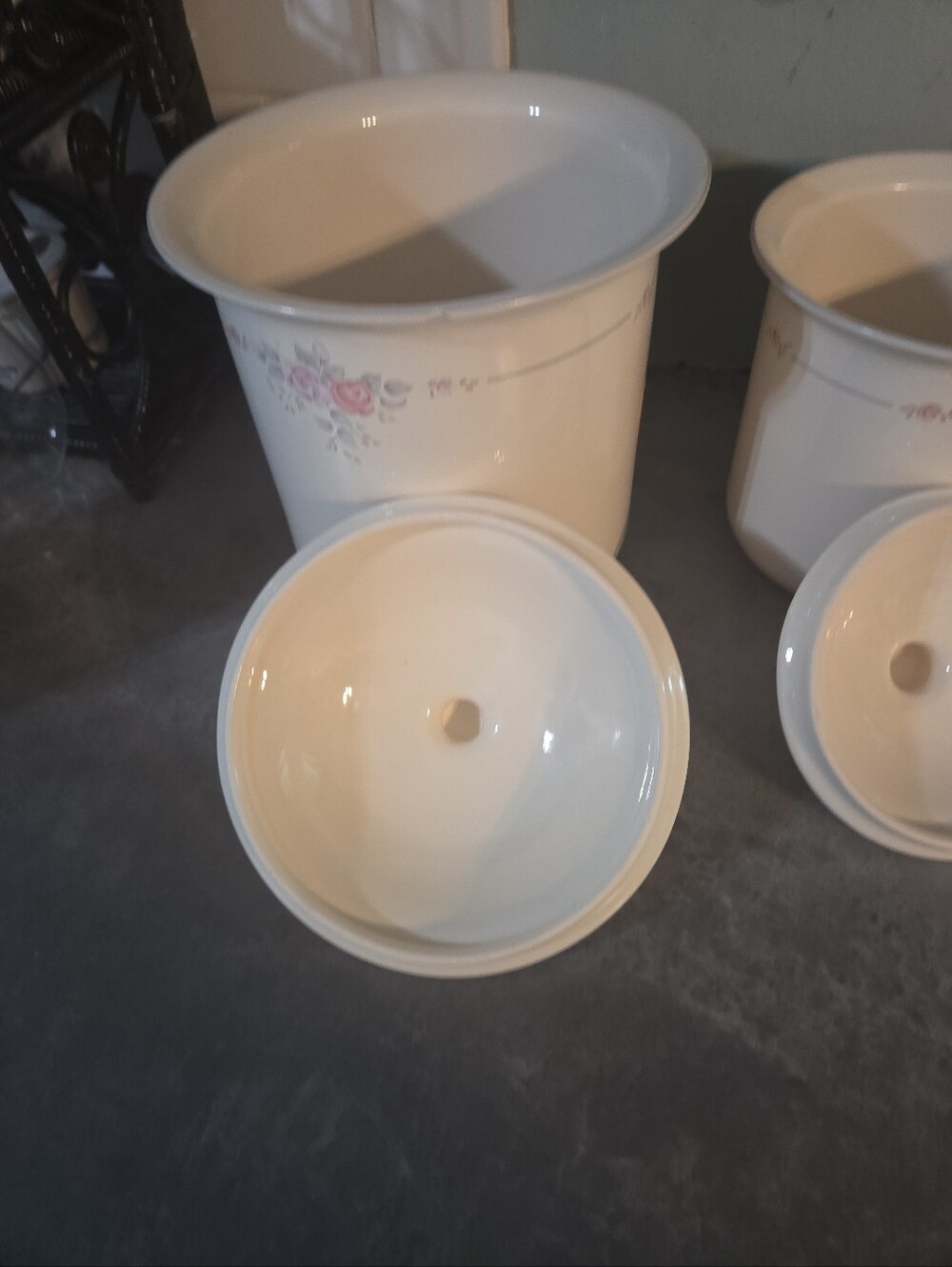 Vintage Pfaltzgraff Wyndrose Pattern Canister Set With Lids. - Picture 4 of 9